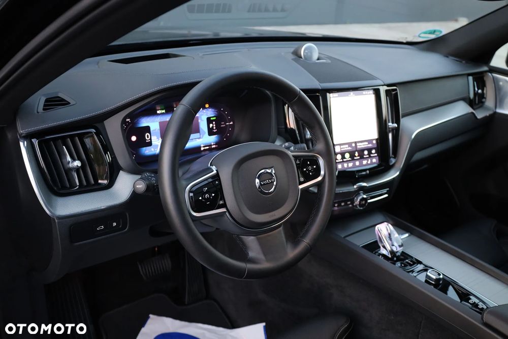 Volvo XC 60 T8 AWD Ultra Black Edition - 16