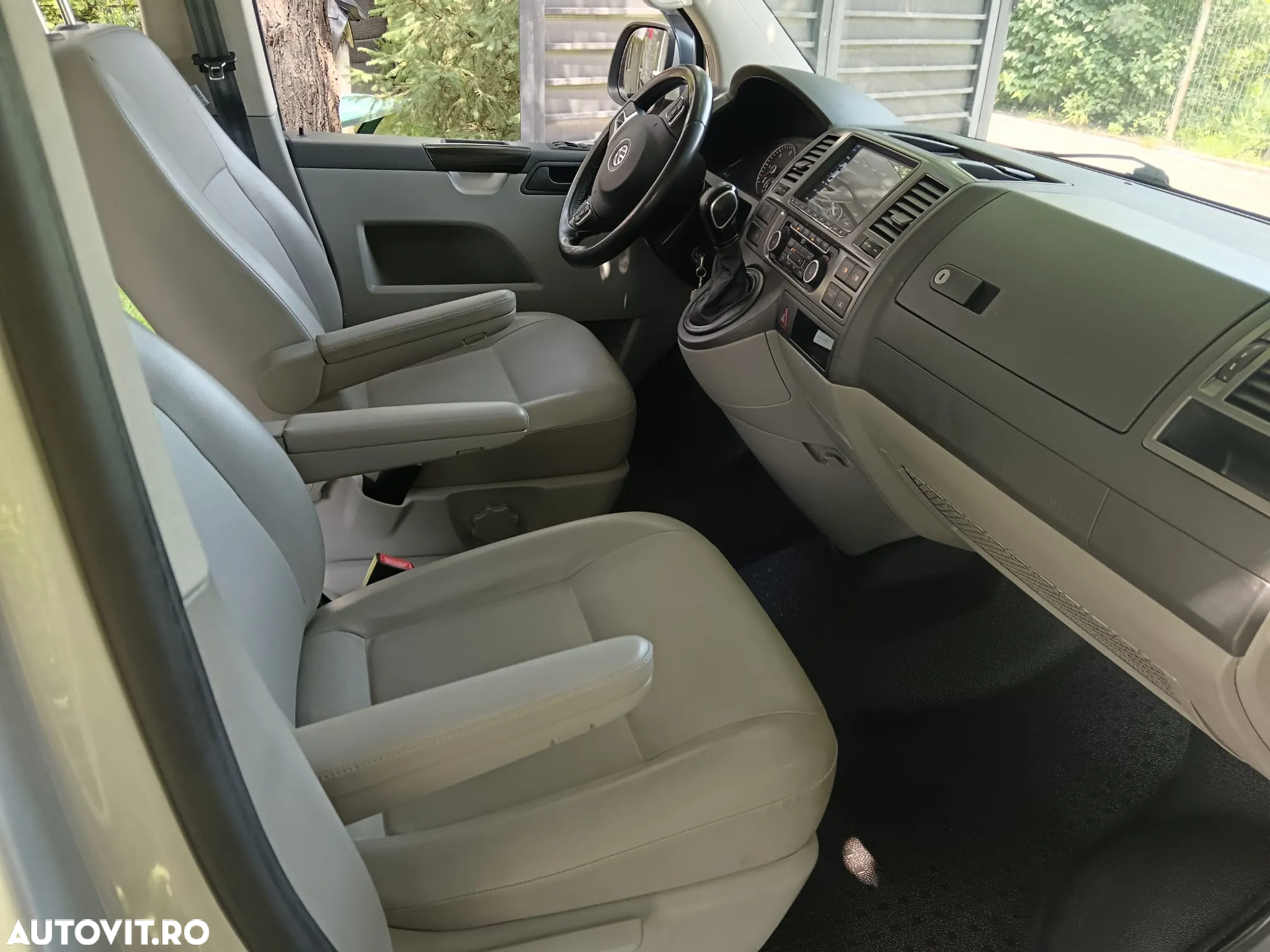 Volkswagen Caravelle - 17