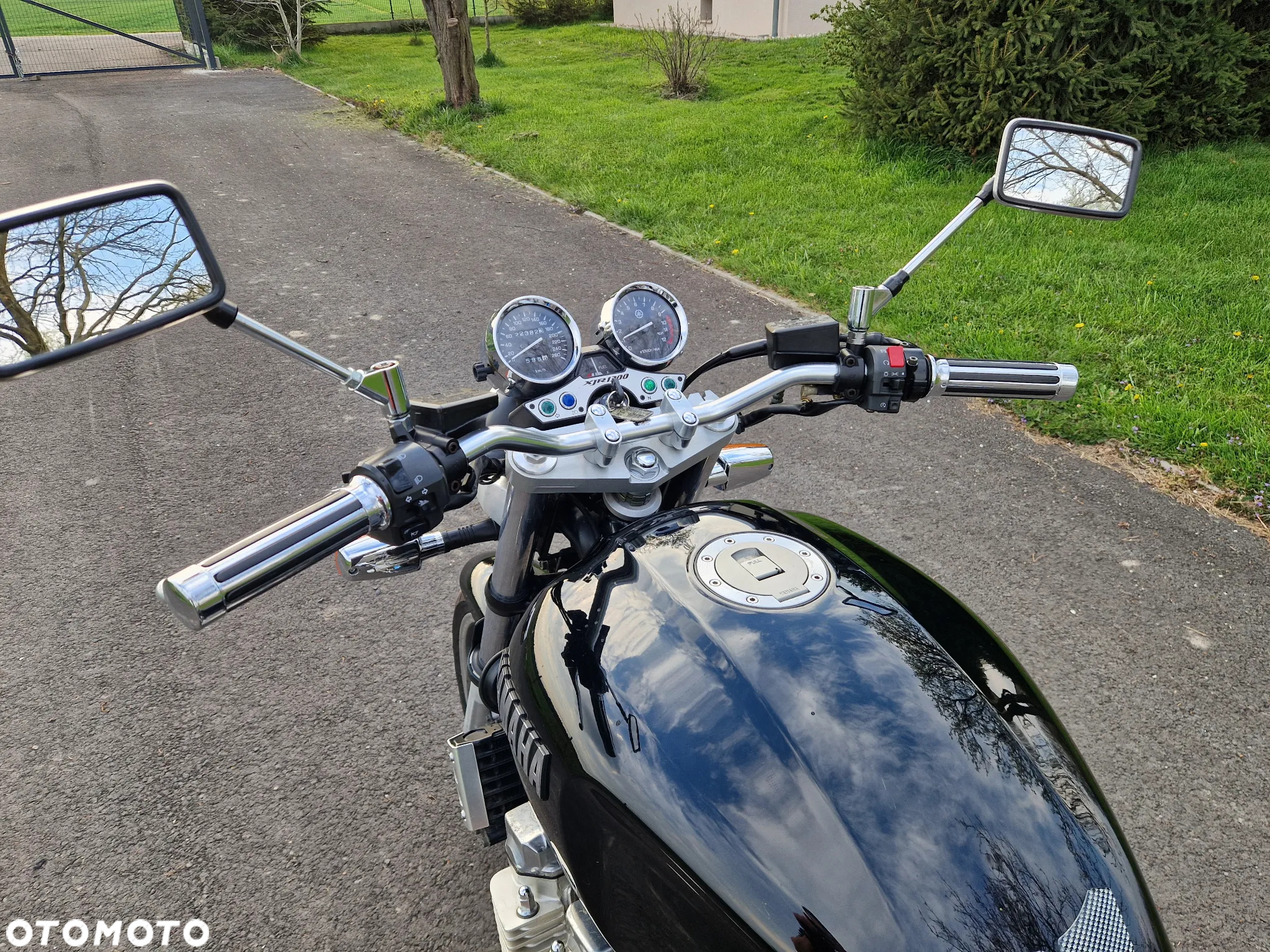 Yamaha XJR - 10