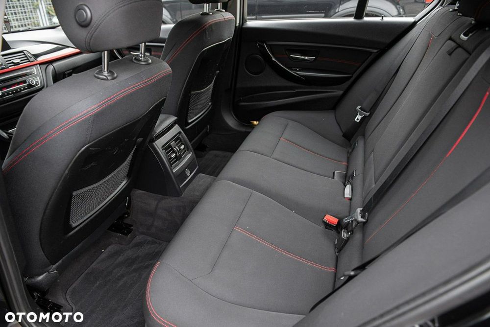 BMW Seria 3 320d Sport Line - 7
