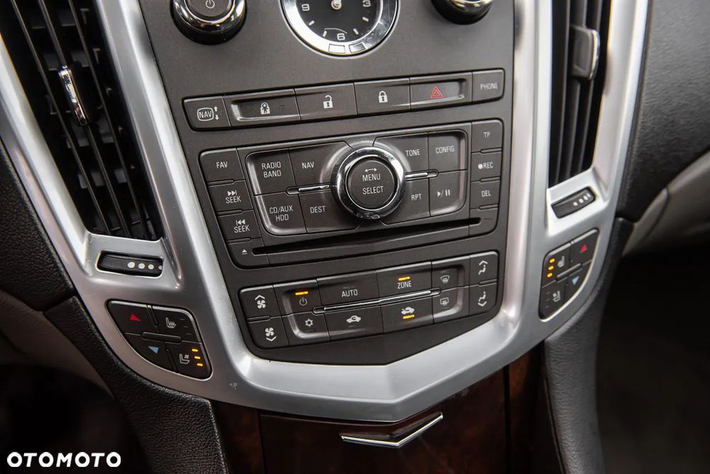 Cadillac SRX - 24
