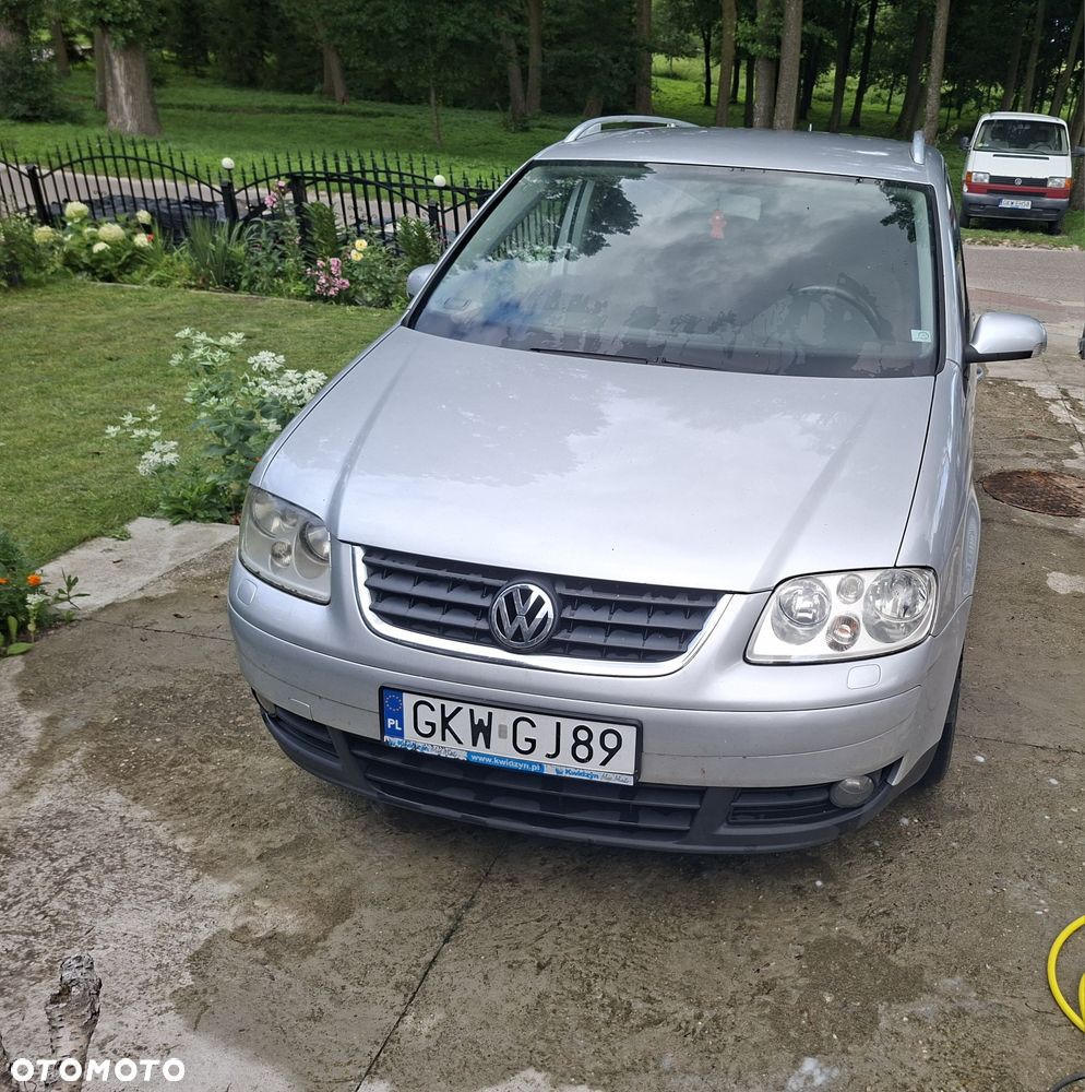 Volkswagen Touran - 1