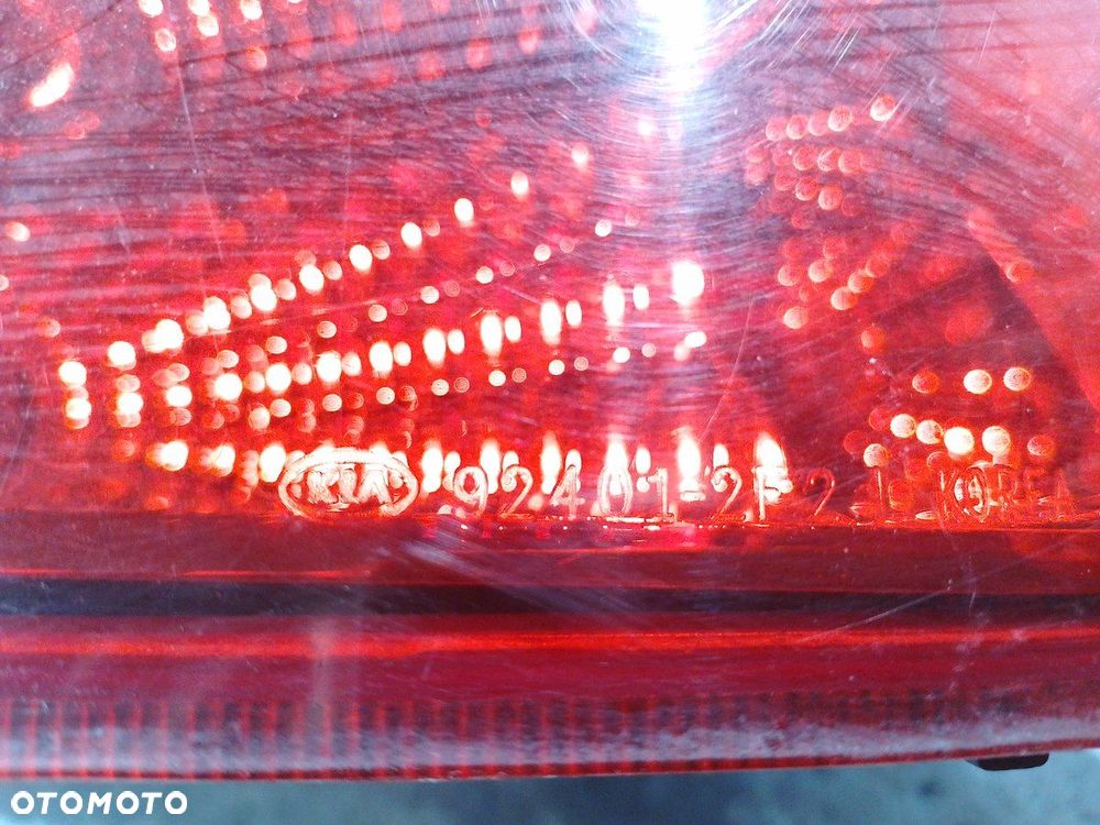 LAMPY TYŁ KOMPLET KIA CERATO 2.0 CRDI HATCHBACK 92401-2F2 - 2
