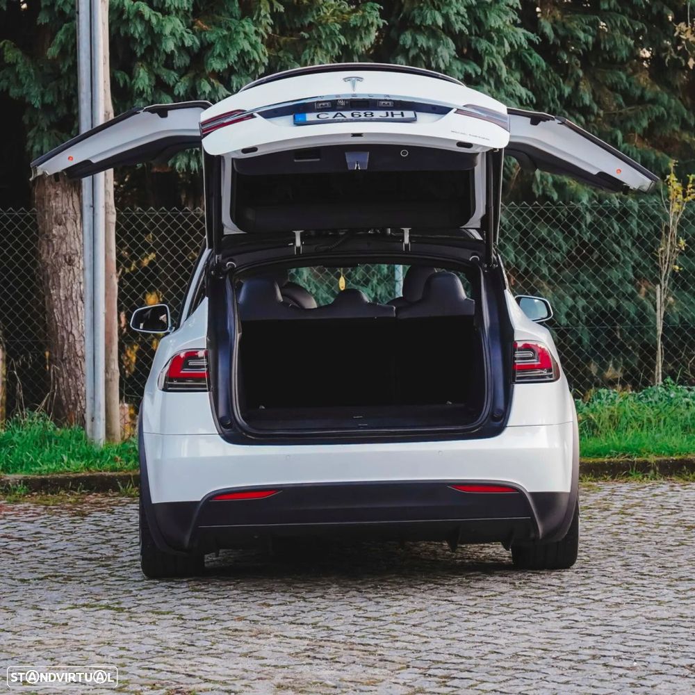 Tesla Model X - 50
