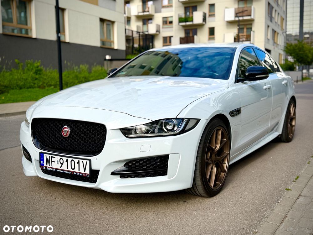 Jaguar XE 2.0 D R-Sport - 8