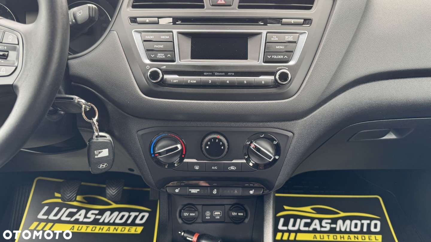 Hyundai i20 - 33