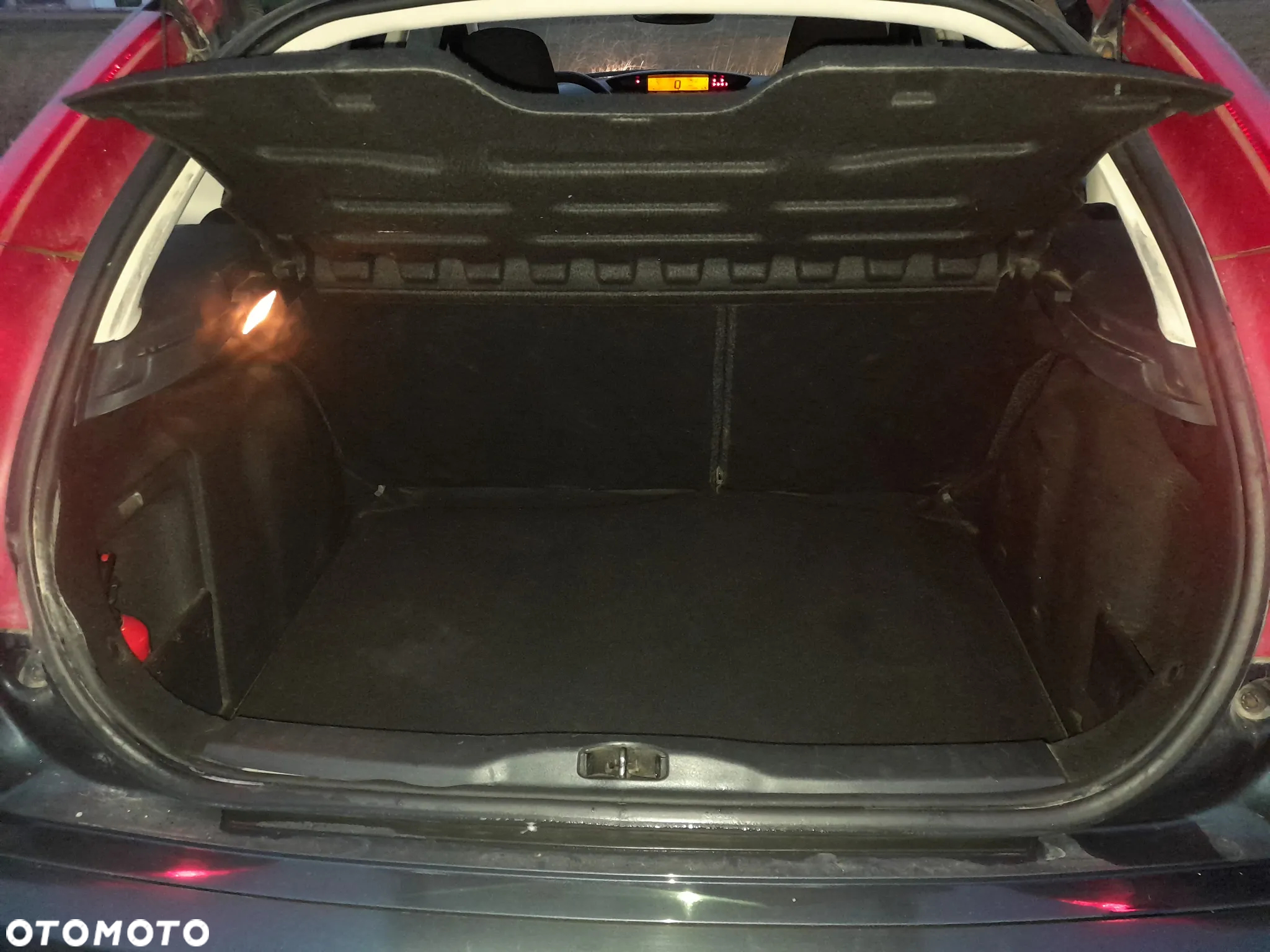 Citroën C4 1.4 16V Advance - 8
