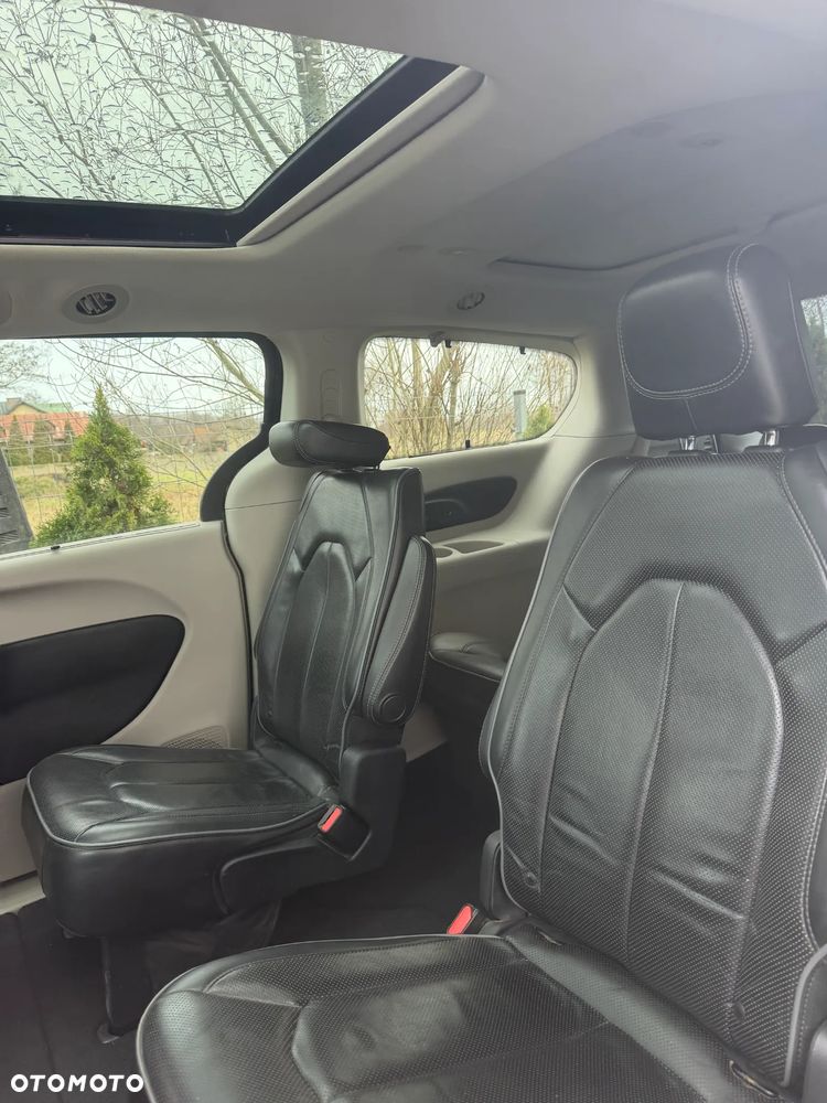 Chrysler Pacifica - 38