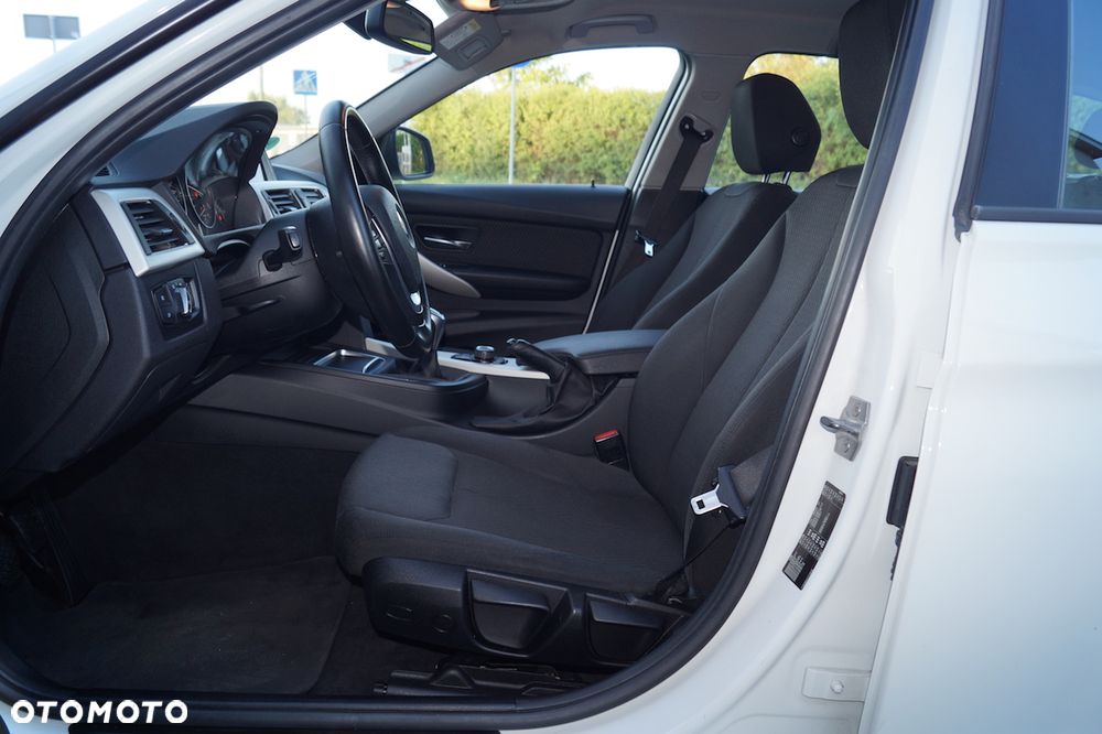 BMW Seria 3 - 25