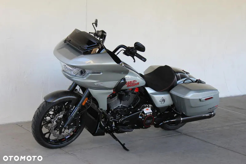 Harley-Davidson Touring Road Glide - 2