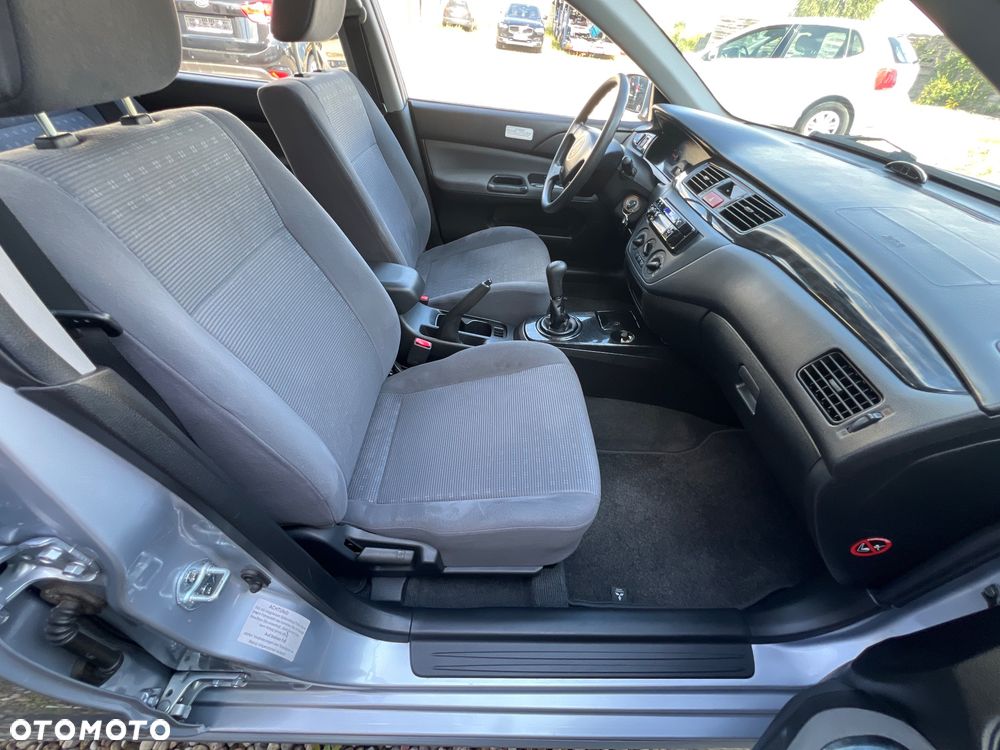 Mitsubishi Lancer 1.6 Intense - 27