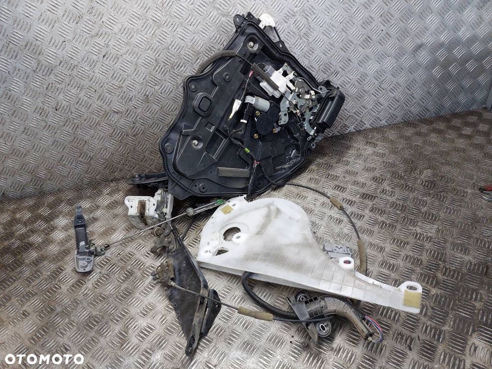 ZAMEK ROLKA PROWADNICA PODNOŚNIK DRZWI PRZESUWNE LEWE MAZDA 5 I CR - 1