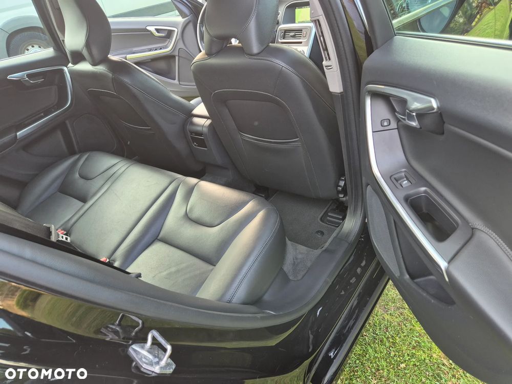 Volvo V60 D4 AWD Momentum - 28