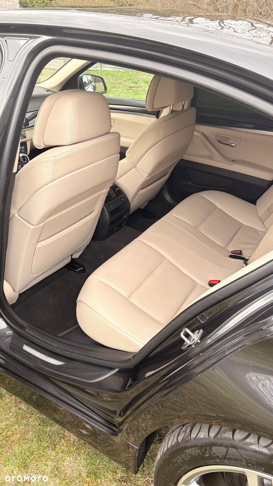 BMW Seria 5 530d xDrive - 14