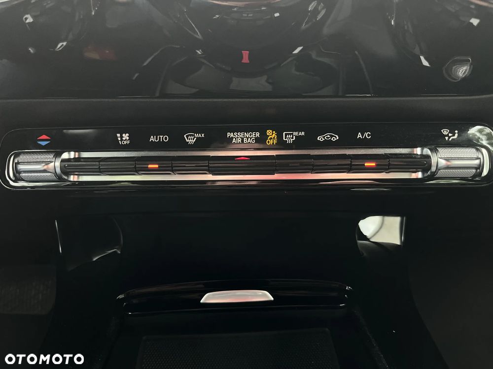 Mercedes-Benz CLA 180 7G-DCT - 22