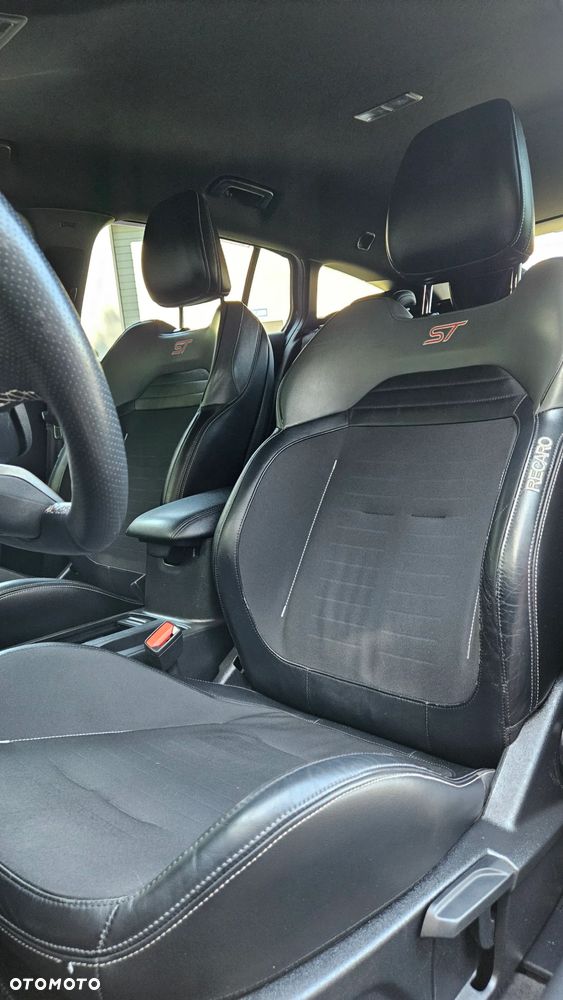 Ford Focus 2.0 EcoBlue S&S ST - 23