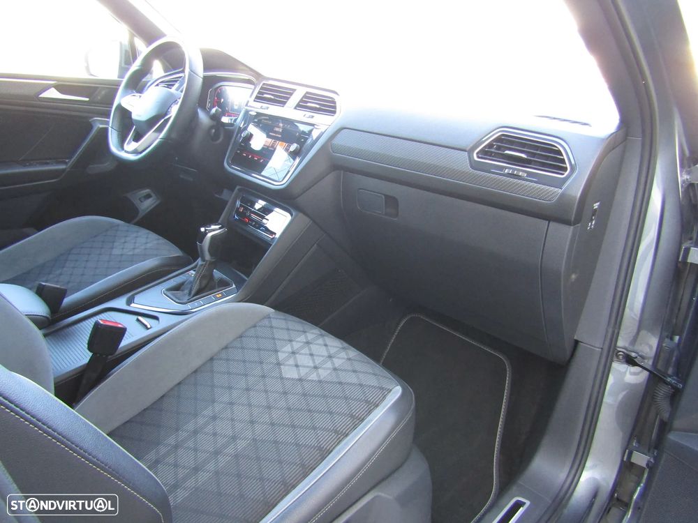 VW Tiguan Allspace 2.0 TDI R-Line DSG - 26