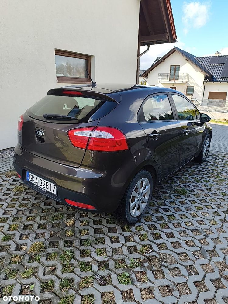 Kia Rio 1.2 L - 4