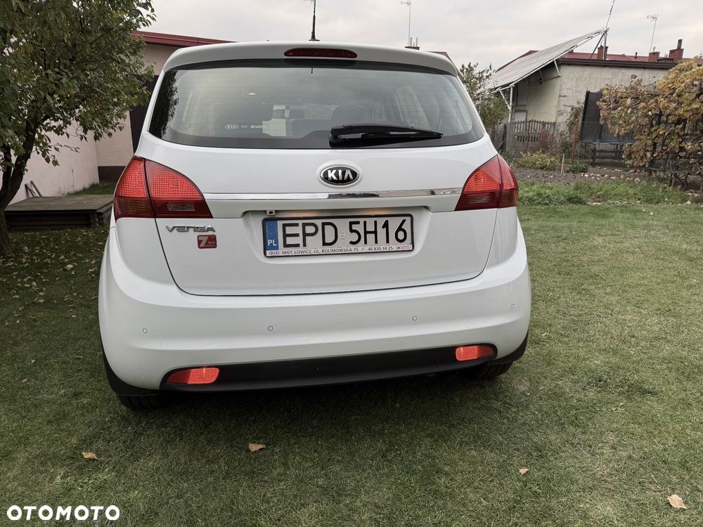 Kia Venga - 8