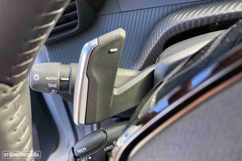 Peugeot 2008 1.2 Hybrid Allure e-DCS6 - 18