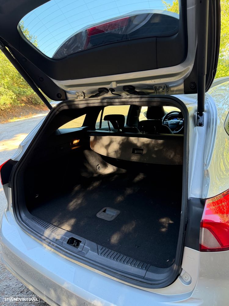 Ford Focus SW 1.0 EcoBoost Hybrid ST-LINE X — fotografia 8