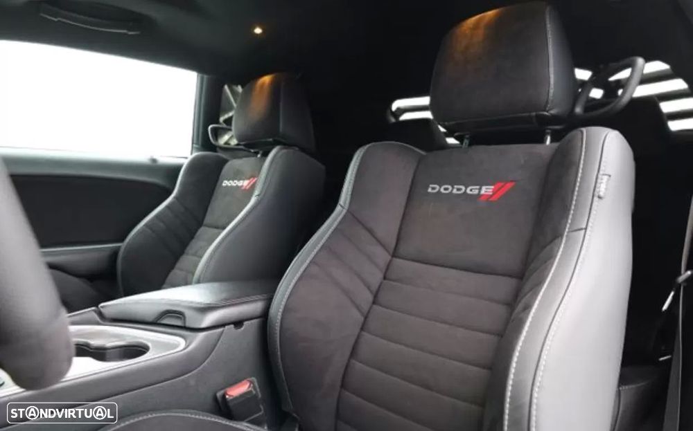 Dodge Challenger - 8