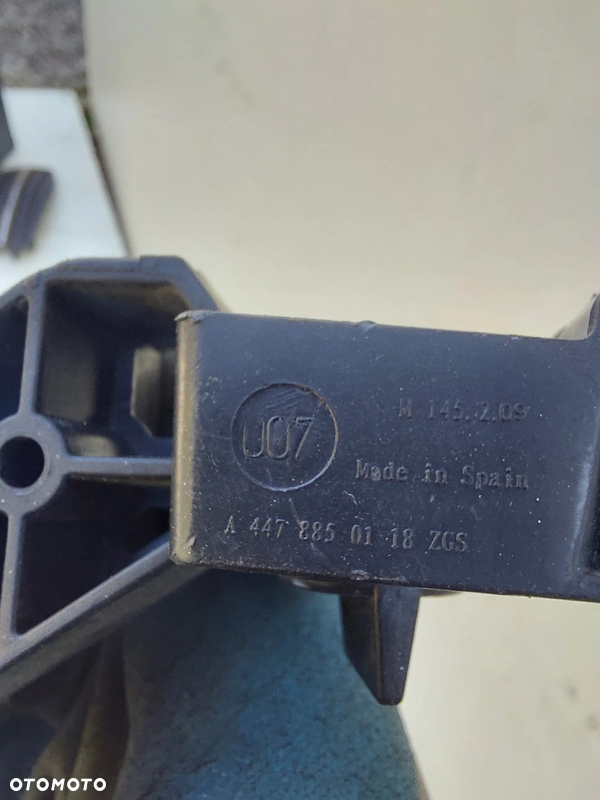 MERCEDES 447 ŚLIZG ZDERZAKA LEWY PRZÓD A4478850118
