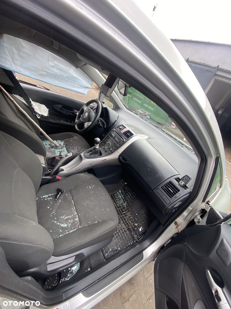 Toyota Auris D4D na części - 4