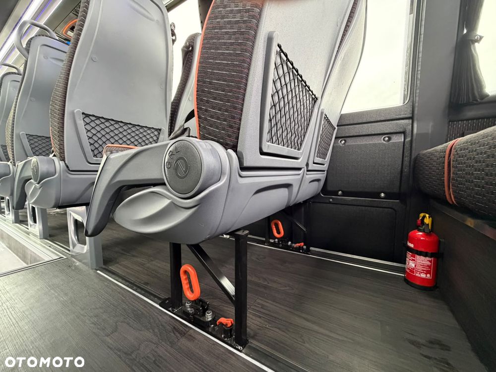 Mercedes-Benz Sprinter 519 - 25
