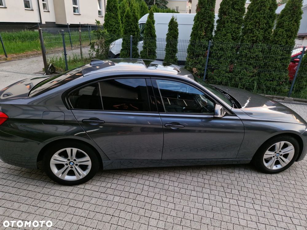 BMW Seria 3 330i xDrive - 10