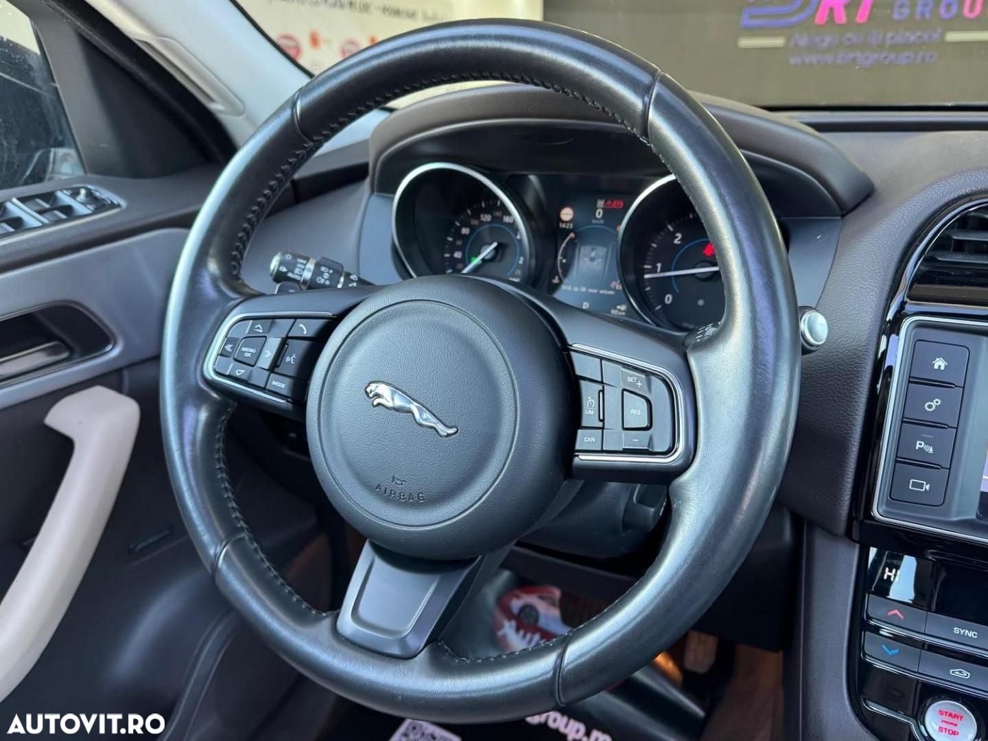Jaguar F-Pace - 12