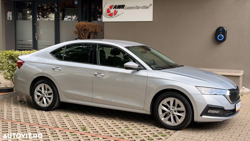 Skoda Octavia 2.0 TDI DSG Ambition - 1