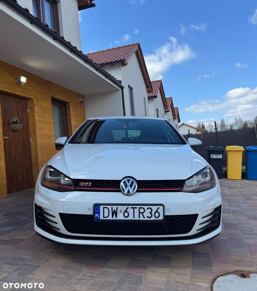 Volkswagen Golf - 2
