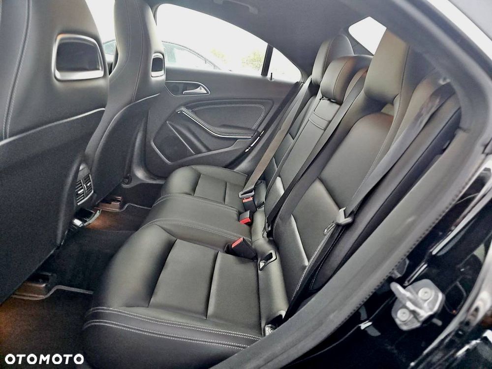 Mercedes-Benz CLA 250 4-Matic AMG Line - 12
