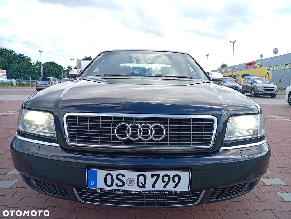 Audi S8 - 2