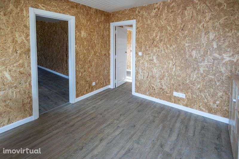 Arrendo casa com 3 quartos, quintal, arrecadação. - Grande imagem: 3/12