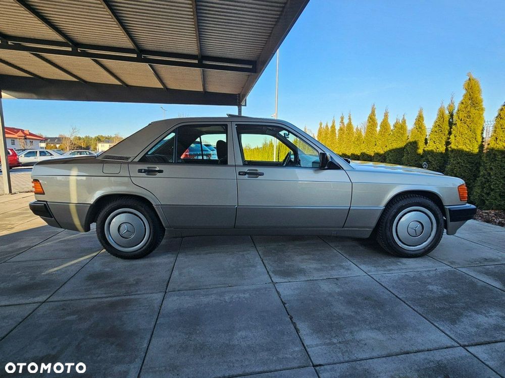 Mercedes-Benz W201 (190) - 10