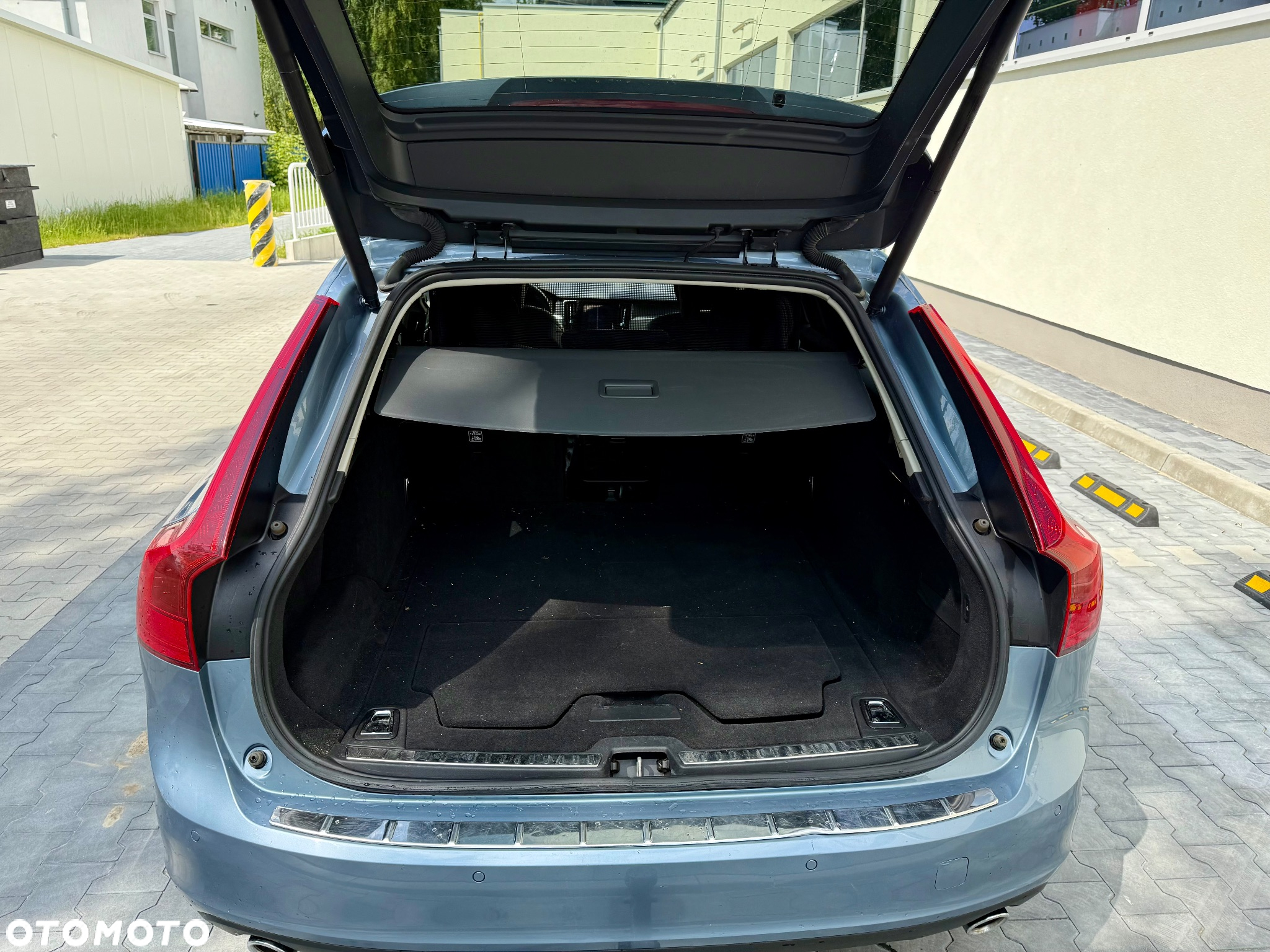 Volvo V90 D4 AWD Momentum - 32