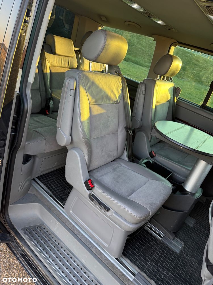 Volkswagen Multivan - 12