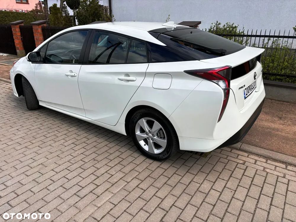 Toyota Prius - 4