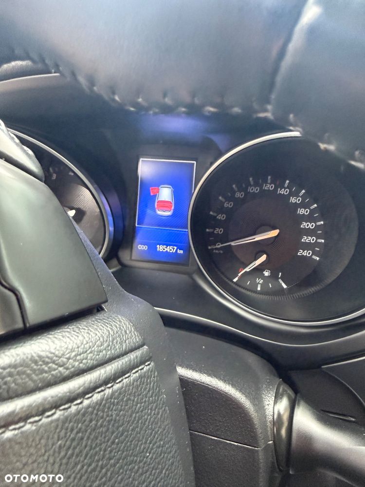 Toyota Avensis 2.0 Premium MS - 11