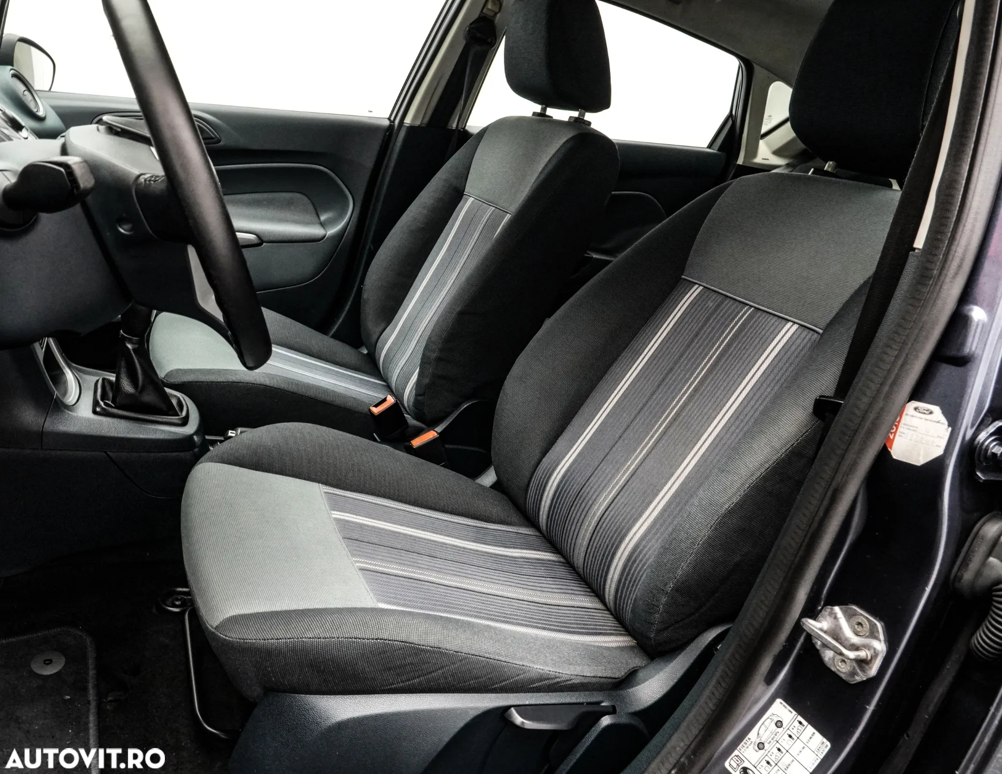 Ford Fiesta 1.4 TDCi Ambiente - 11