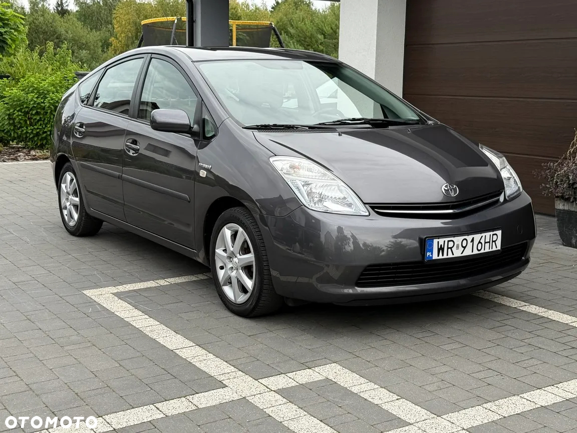 Toyota Prius (Hybrid) Sol - 11