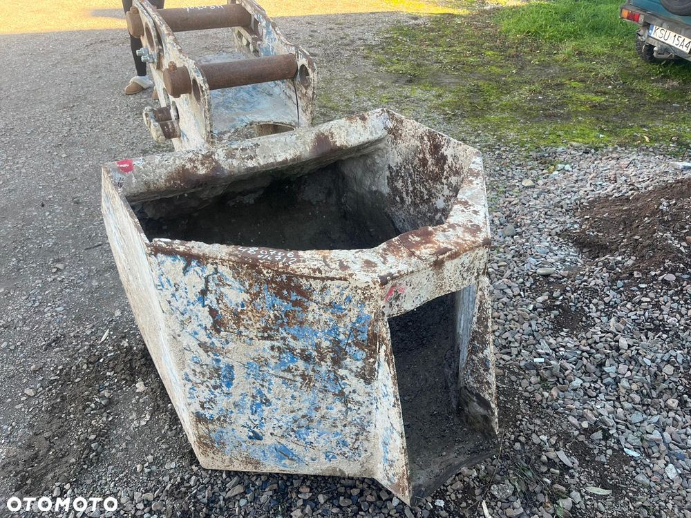 Łyżka dozownik pojemnik podajnk kosz zasypowy do wylewania betonu fi65mm fi80mmok. 0,8m. - 2