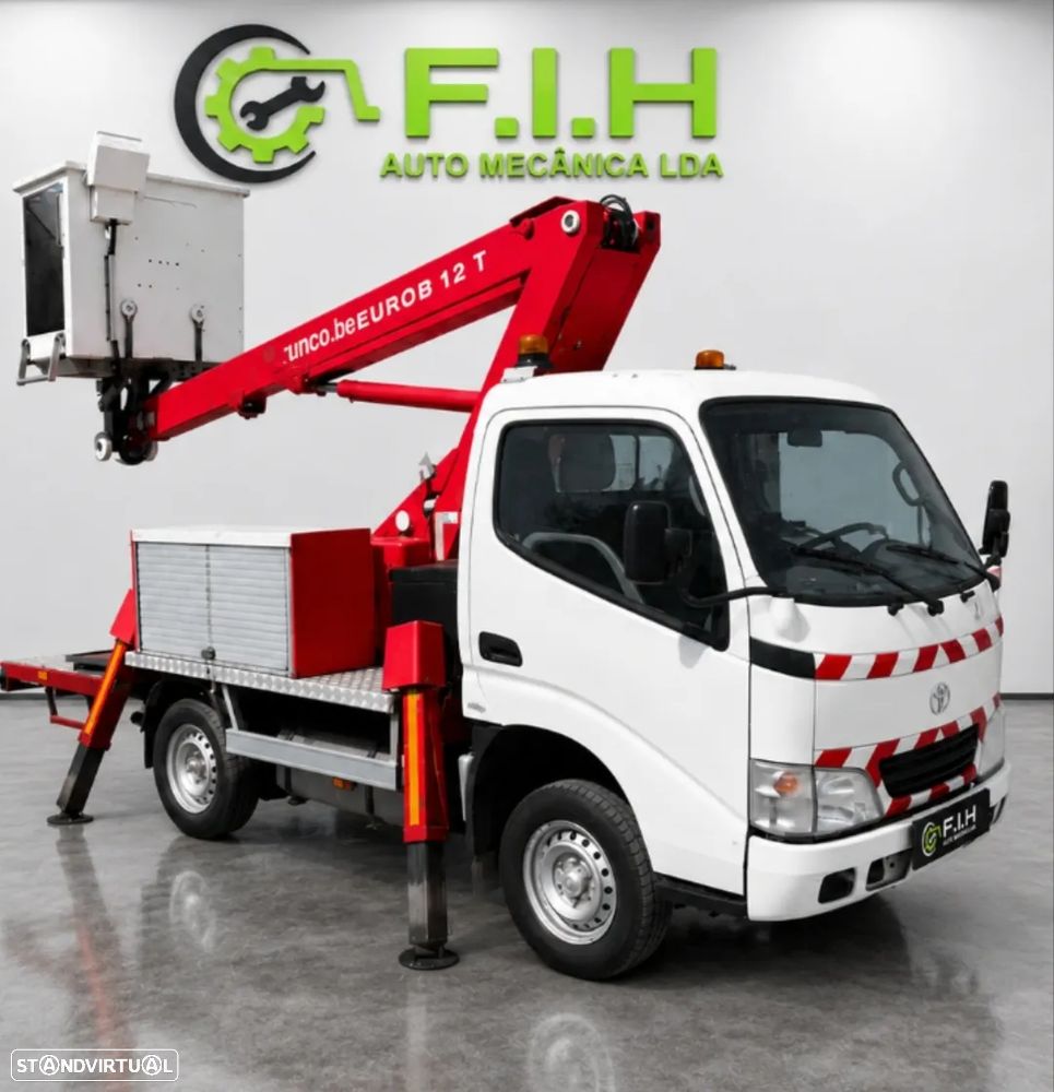Toyota Dyna S plataforma elevatória com cesto/barquinha - 1