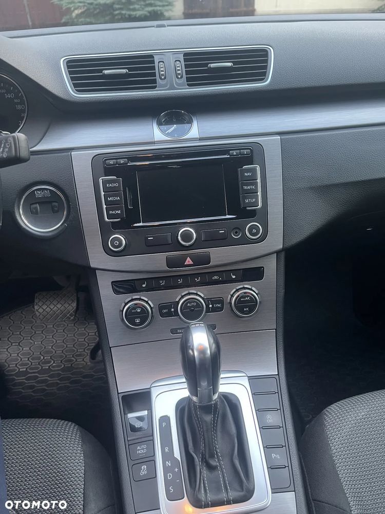Volkswagen Passat 2.0 TDI Comfortline DSG - 14
