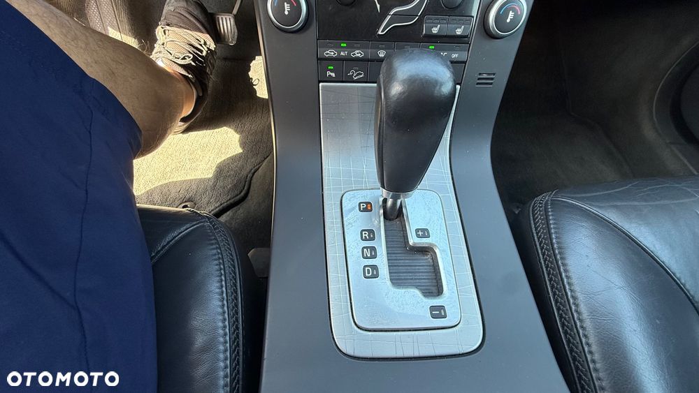 Volvo XC 70 D5 AWD Momentum - 16