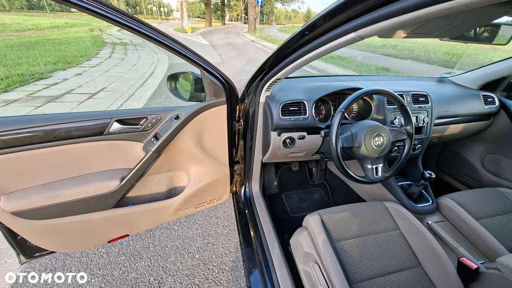 Volkswagen Golf - 22