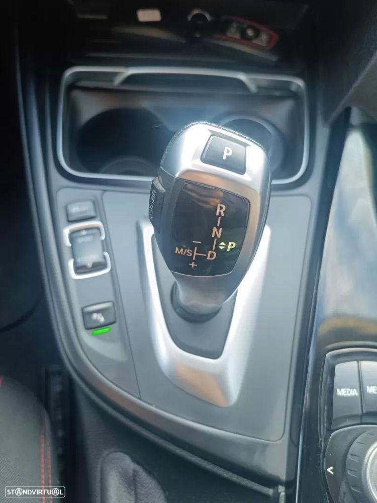 BMW 320 d Aut. Sport Line - 24