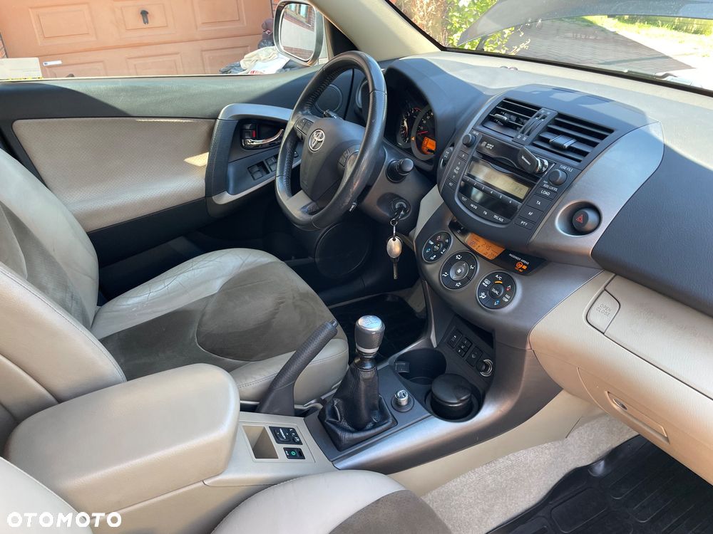 Toyota RAV4 2.0 VVT-i Premium - 33